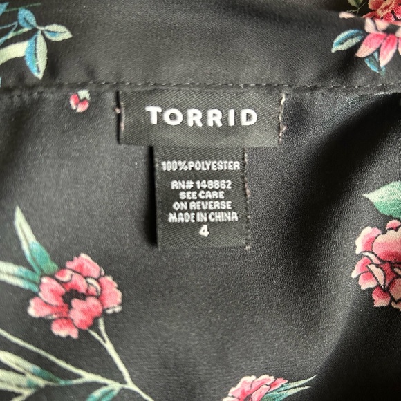 TORRID Womans Sleeveless Top. Size 4. - Picture 2 of 3